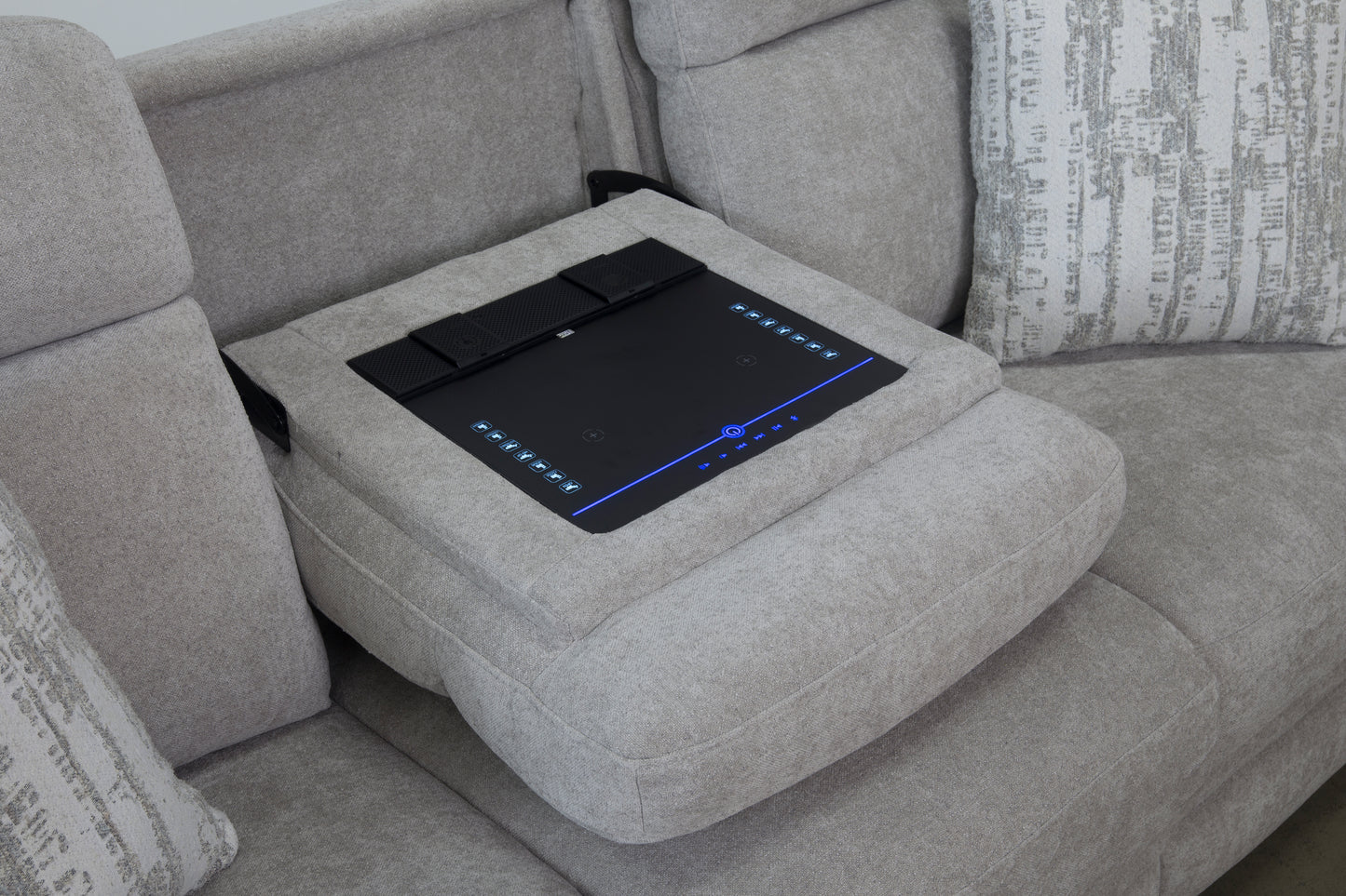 Sofá Bradley de tres plazas con iTable