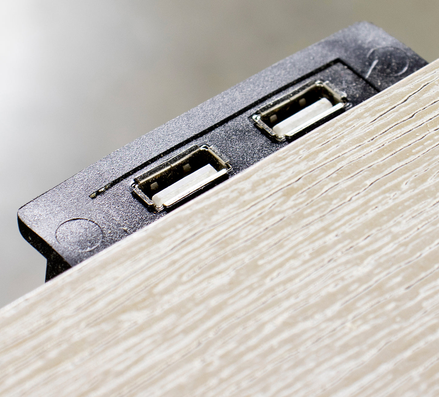 Mesita de noche con dos cajones en cascada