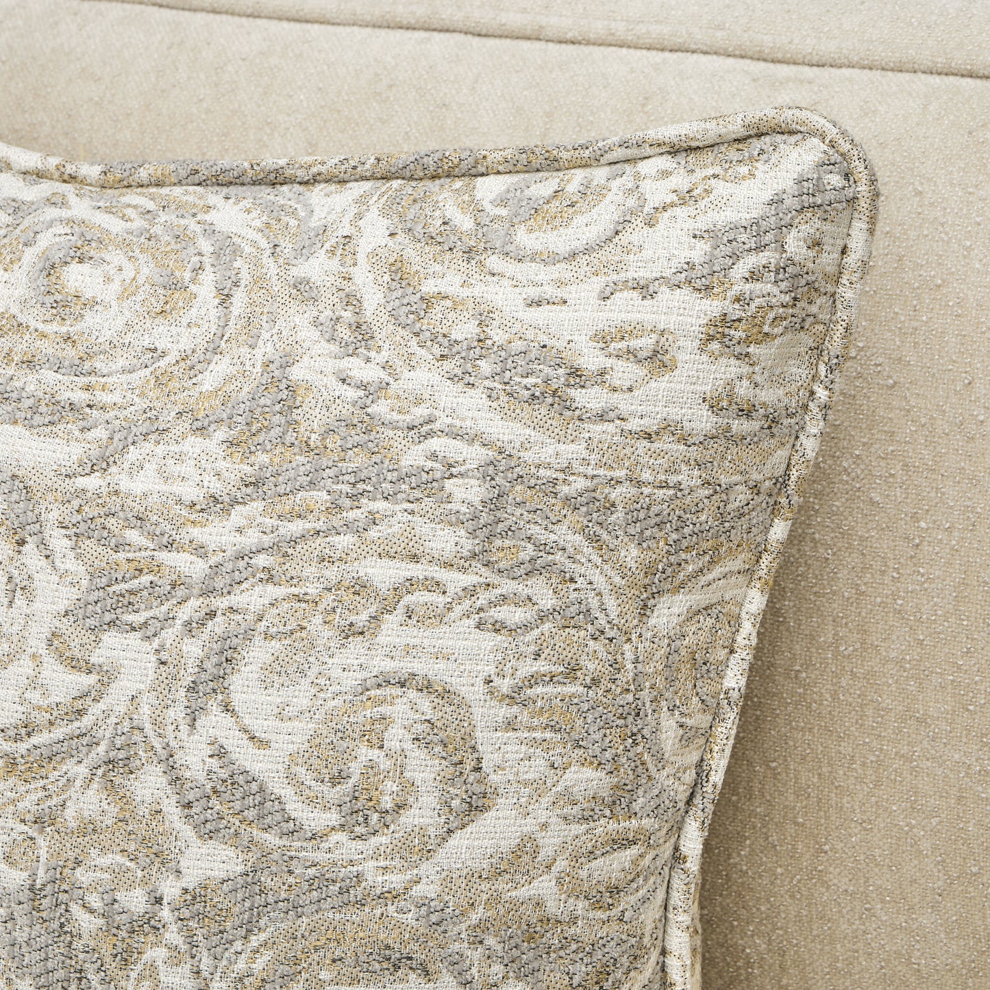 La Marisia Loveseat