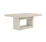 Mesa de comedor con luz de guirnalda