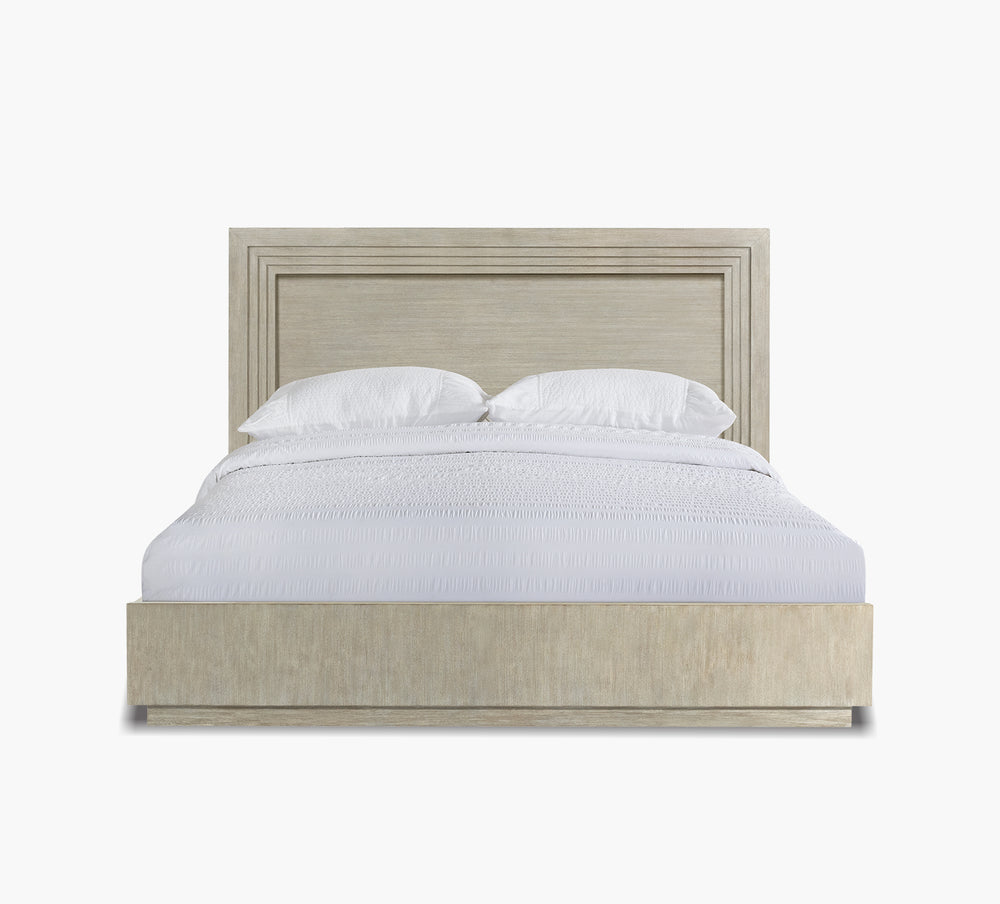 Cama Queen con paneles iluminados en cascada